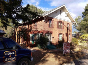 Гостиница Bunk & Brew Historic Lucas House - Hostel  Бенд